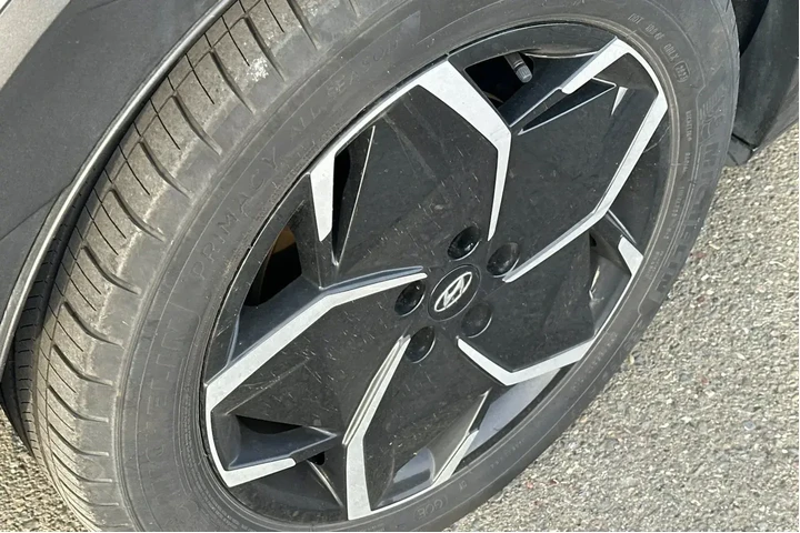 $24990 : Hyundai IONIQ 5 2024 SEL 4dr image 4