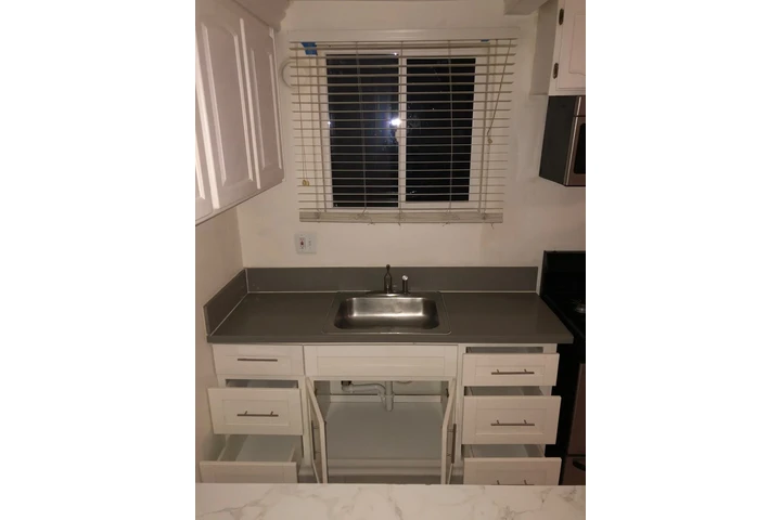 $1500 : STUDIO FOR RENT MORENO VALLEY image 6