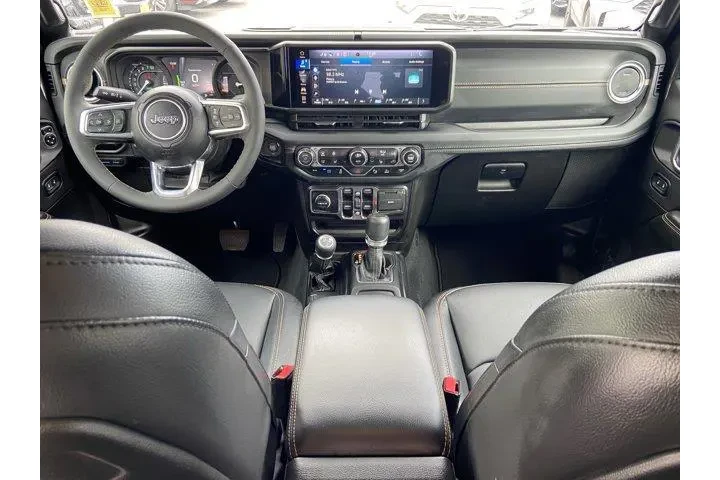 $32923 : Jeep Wrangler 2024 4x4 Sahar image 10