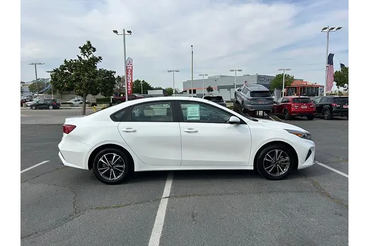 $21995 : Kia Forte 2024 LX 4dr Sedan image 8