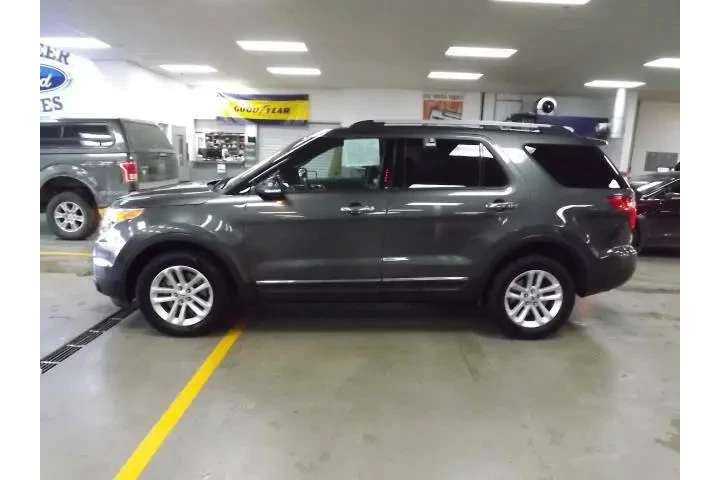 $10985 : Ford Explorer 2015 AWD XLT 4 image 2