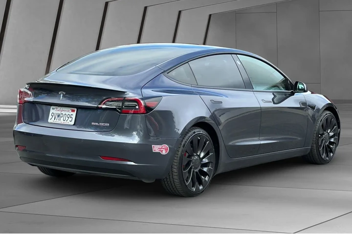 $26000 : Tesla Model 3 2022 AWD Perfo image 4