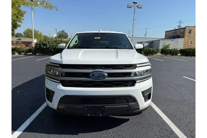 $39923 : Ford Expedition 2024 4x4 XLT image 2