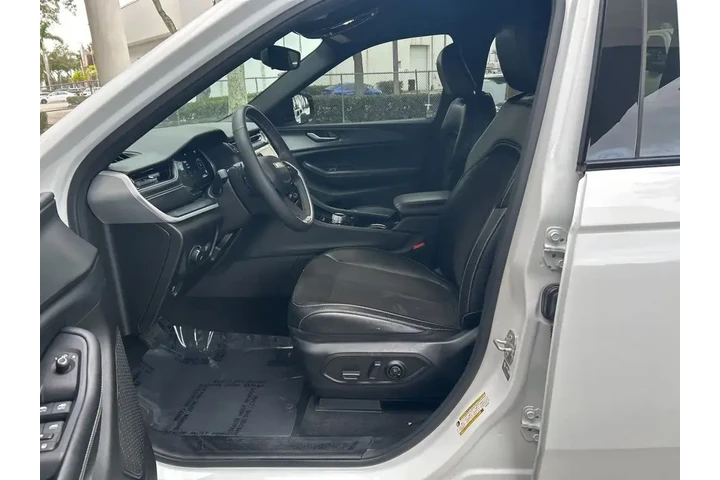 $22247 : Jeep Grand Cherokee L 2023 4 image 5