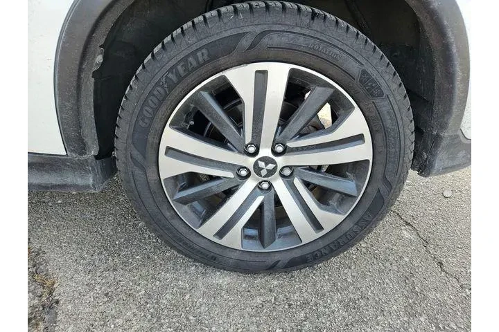 $16000 : Mitsubishi Outlander Sport 2 image 8