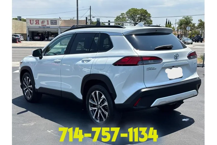 2023 Toyota Corolla Cross XLE image 3