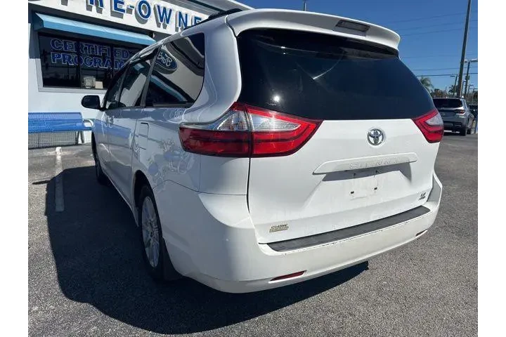 $9999 : Toyota Sienna 2016 AWD LE 7- image 3