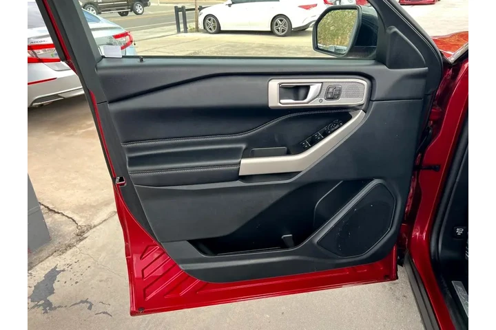 2022 Explorer Hybrid Limited image 10