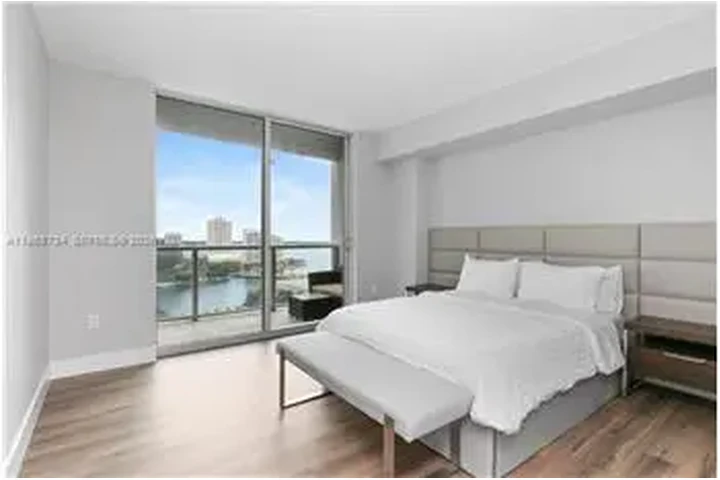 $6000 : Rental property with 3 bedro image 6