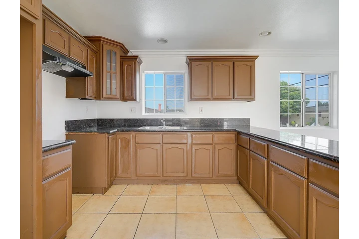 $3700 : Beautiful Home 4B/2B image 2