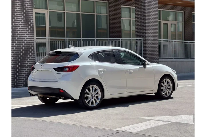 2016 MAZDA MAZDA3 image 8