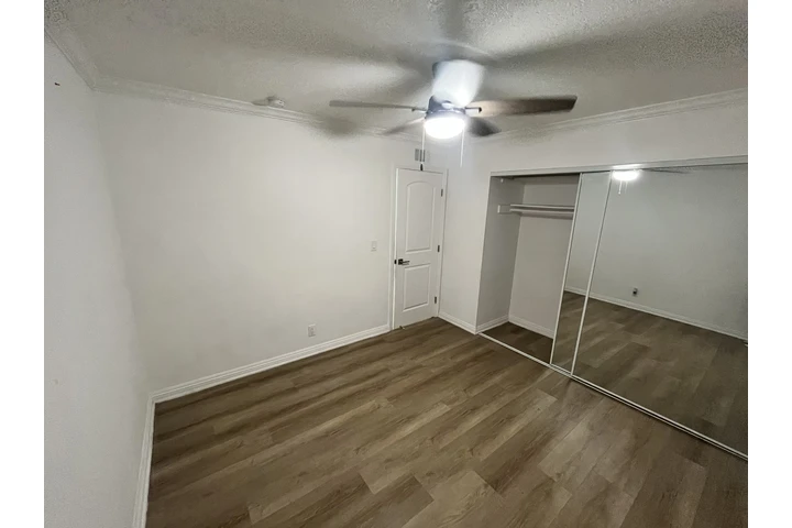 $1300 : Room for Rent/Rento Recámara image 3
