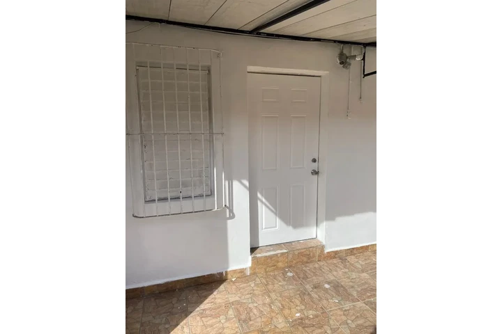 $1000 : Studio effic privado image 2