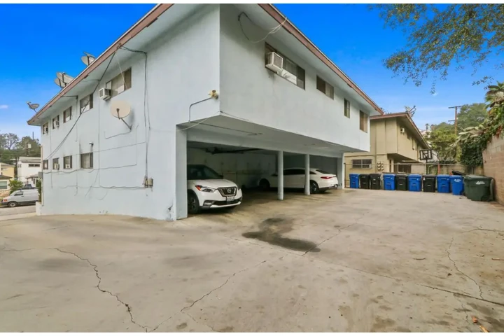 $1965 : 2Bedroom 1Bath Apt In Downey image 10