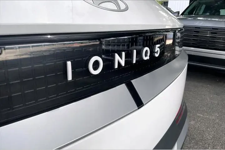 $33523 : Hyundai IONIQ 5 2026 SEL 4dr image 9