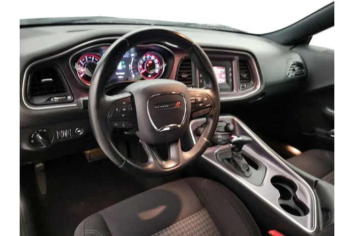 $16998 : Dodge Challenger 2016 SXT 2d image 9