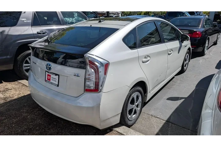 $15999 : 2015 Prius Three image 7