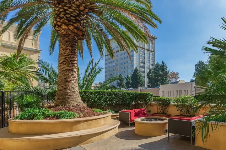 $2500 : Luxury 1 bed/bath - Private image 10