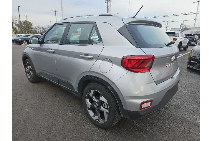 $19851 : Hyundai VENUE 2025 SEL 4dr C image 6