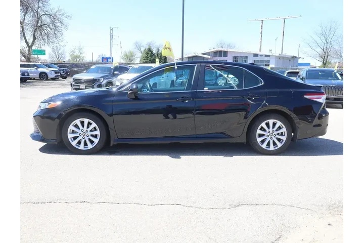 $17990 : Toyota Camry 2020 LE 4dr Sed image 6
