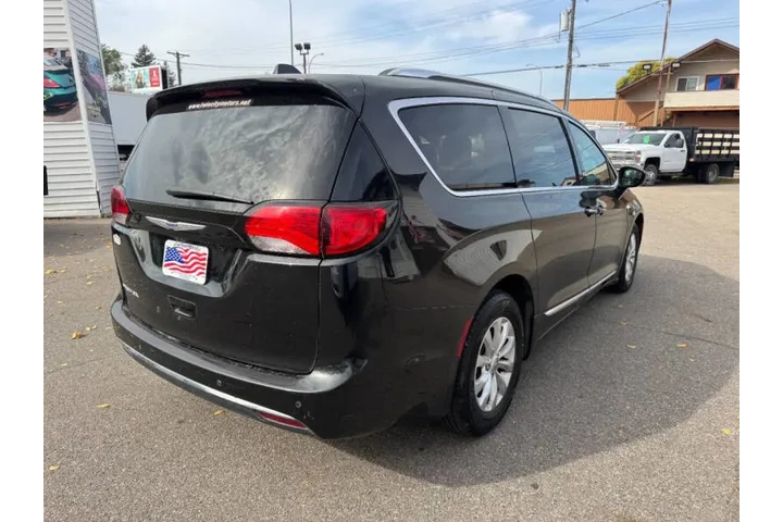 $9990 : 2019 Pacifica Touring L image 7