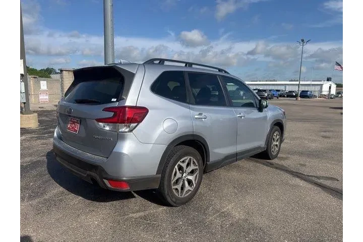 $24982 : Subaru Forester 2022 AWD Pre image 7