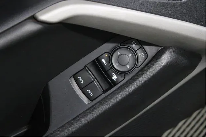 $25988 : Chevrolet Camaro 2020 LT 2dr image 4