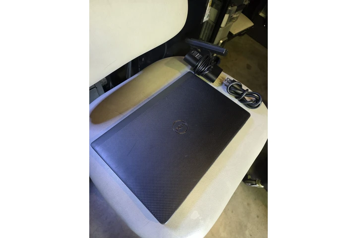 $320 : DeLL Laptop, Windows 11, i7 image 4