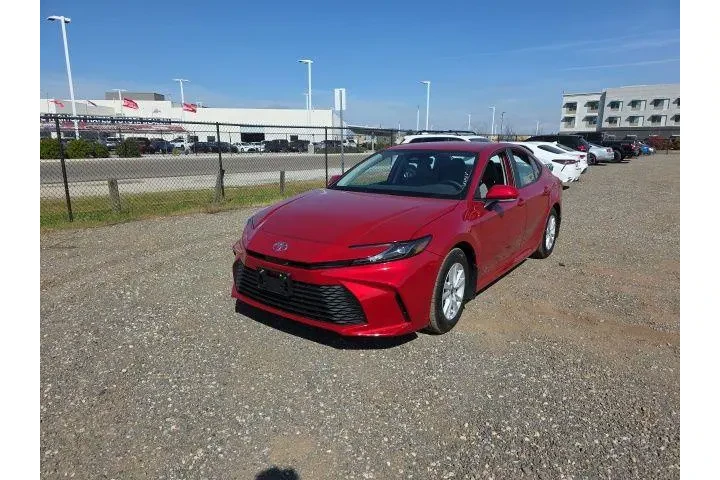 $33900 : Toyota Camry 2026 LE 4dr Sed image 3