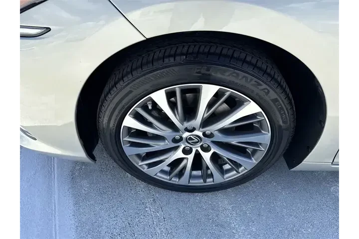 $31388 : Lexus ES 350 2019 Luxury 4dr image 10