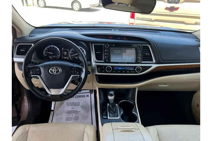 2017 Highlander Limited FWD V6 image 8