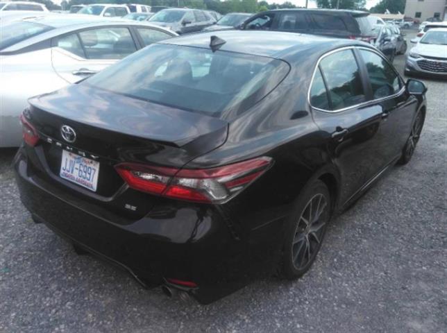 $23790 : PRE-OWNED 2022 TOYOTA CAMRY SE image 5