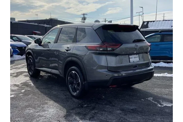 $24050 : Nissan Rogue 2025 SV 4dr Cro image 6