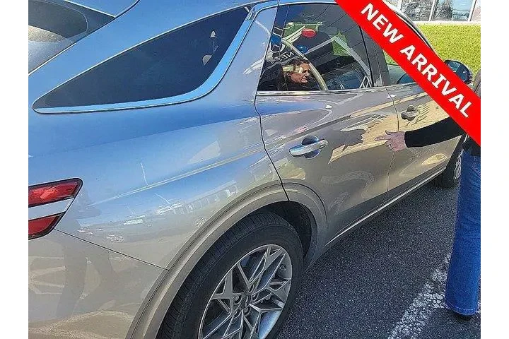 $33038 : Genesis GV70 2023 AWD 2.5T S image 8