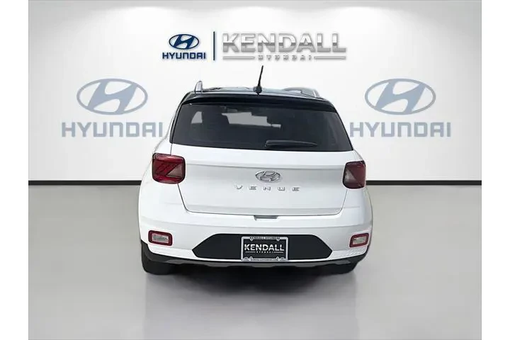 $17126 : Hyundai VENUE 2023 Limited 4 image 9