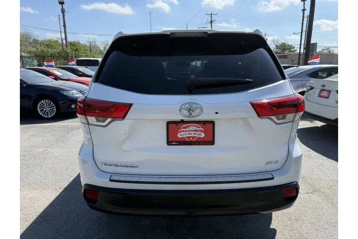 $29995 : 2019 Highlander XLE image 8