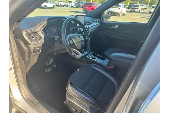 $21292 : Ford Escape 2023 ST-Line 4dr image 9