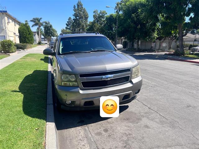 $7000 : 2007 chevrolet Avalanche image 1