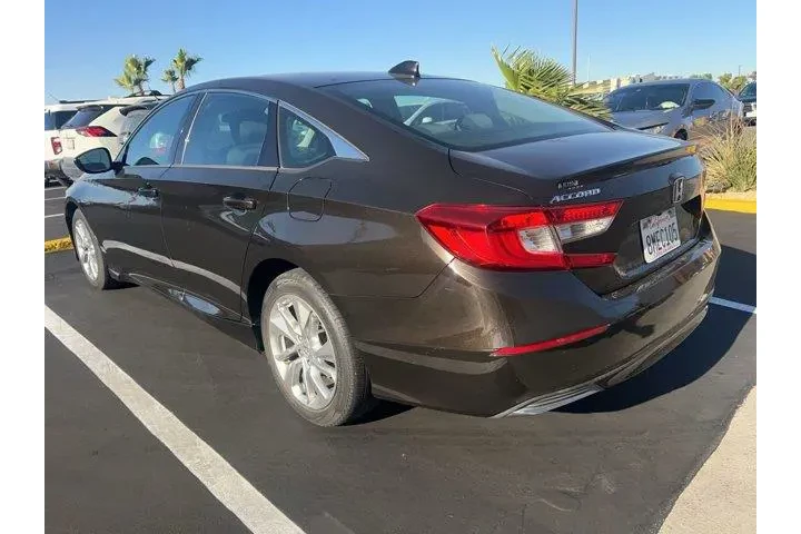 $14833 : Honda Accord 2018 LX 4dr Sed image 6