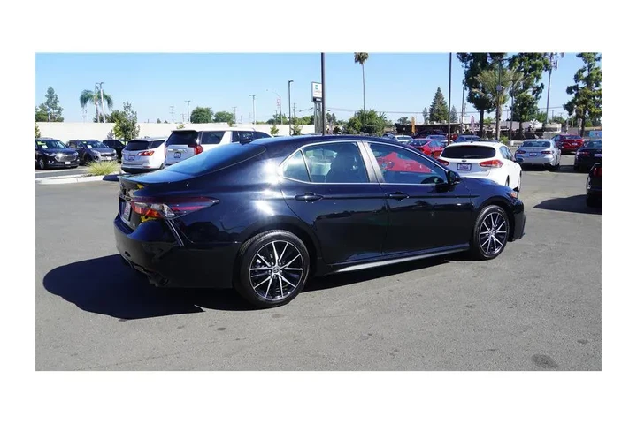 $25984 : 2023 Camry SE Sedan 4D image 6