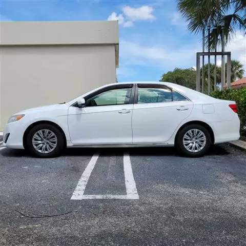 $7700 : 2014 CAMRY LE image 1