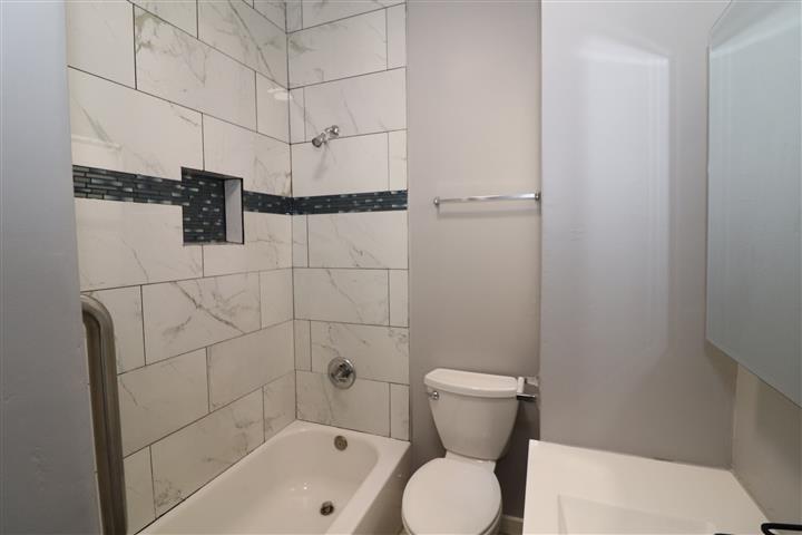 $1410 : APARTAMENTO SINGLE image 4