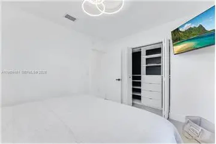 $7500 : Rental property with 3 bedro image 9