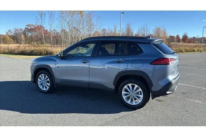 $25249 : Toyota Corolla Cross 2023 AW image 10