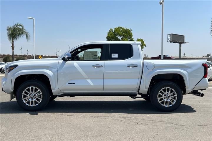 $55528 : New 2024 Tacoma Limited Doubl image 7