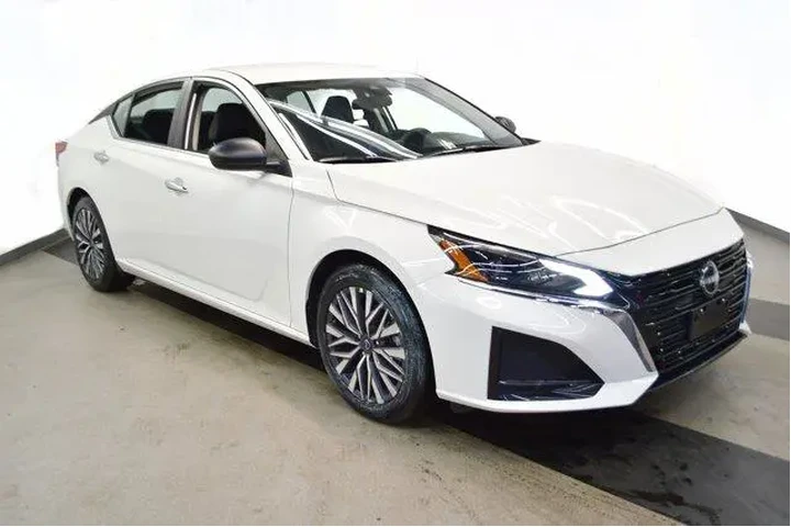 $21994 : Nissan Altima 2025 2.5 SV 4d image 2