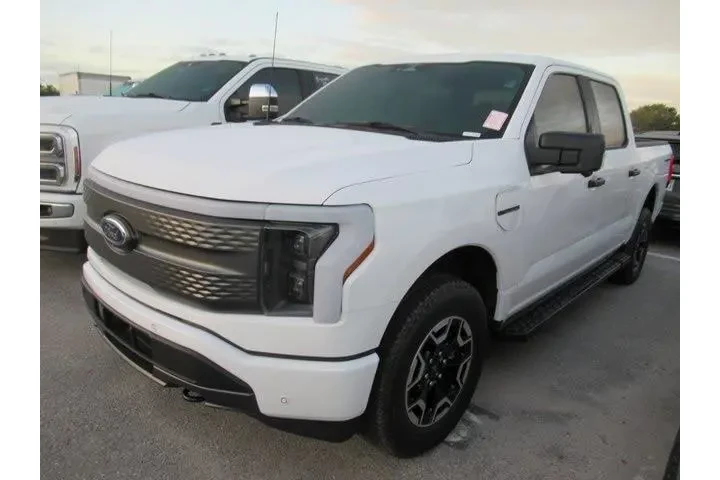 $37990 : Ford F-150 Lightning 2023 AW image 3