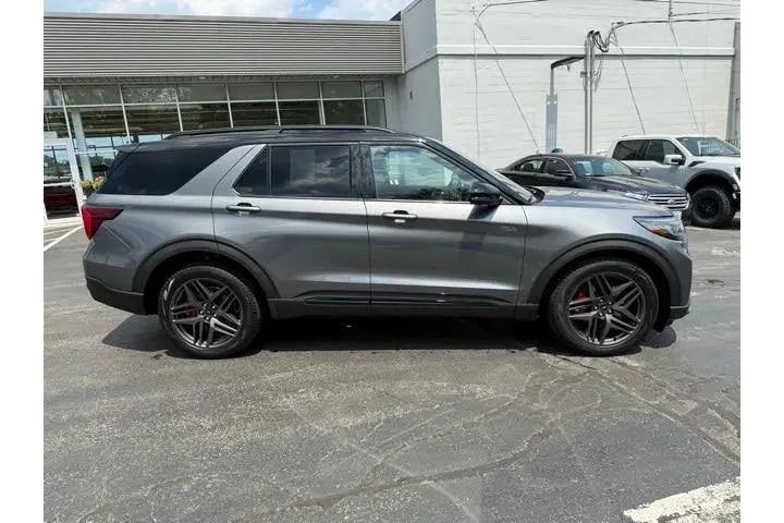 $50999 : Ford Explorer 2025 AWD ST 4d image 2