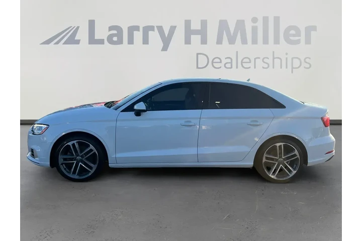 $17117 : Audi A3 2018 AWD 2.0T quattr image 2