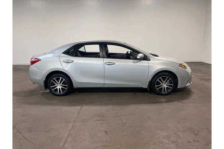 $15918 : Toyota Corolla 2015 image 2